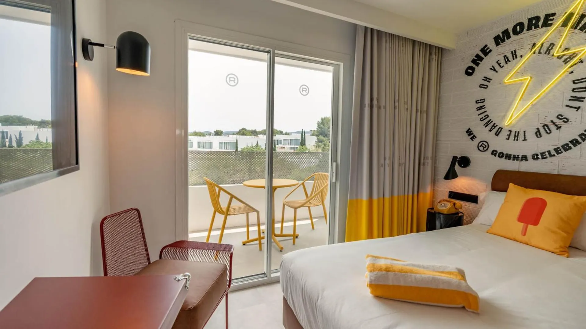 **** Hotel Ryans Lolas - Adults Only San Antonio  Spanje